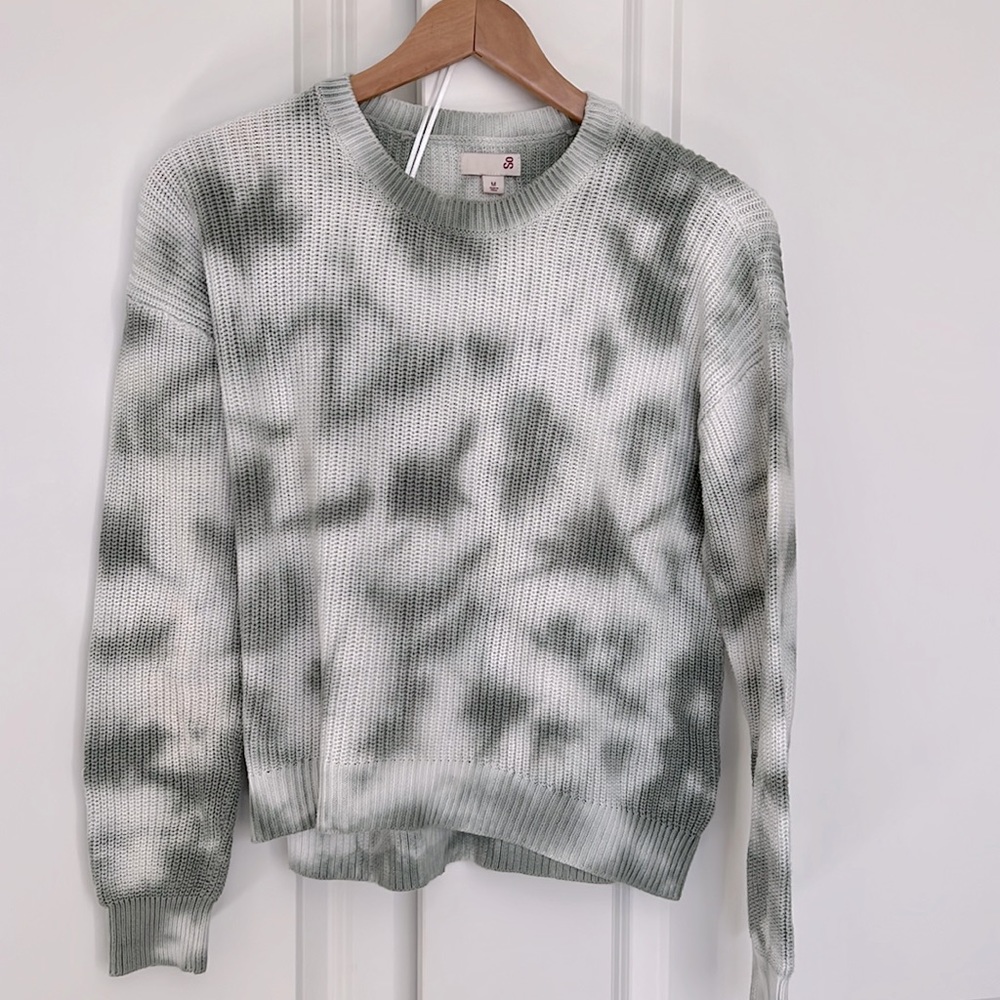 Tie-dye green and white sweater
